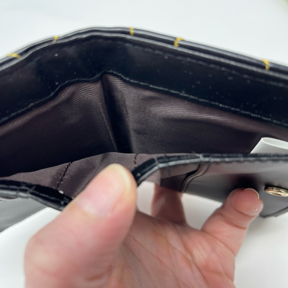 Miniso x Harry Potter Hufflepuff Black and Yellow Quilted Wallet - Picture 5 of 9